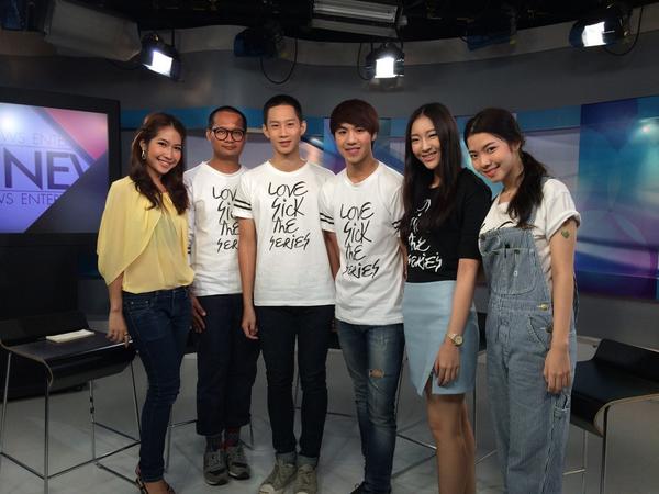 คืนนี้ กต วว พริมโรส เกลและผกก มีออกรายการ เจาะโลกบันเทิง E-Inside ช่องสปริงนิวส์ ทุ่มครึ่งนะค้าบ #lovesicktheseries