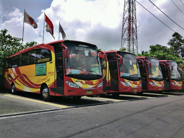 SukaFotoBis's tweet photo. Nice.. "@faisalumaar: Pasukan pengibar bendera di pusat oleh-oleh Joger, Bali @SukaFotoBis #IndependenceBus http://t.co/zx7adgzhns"
