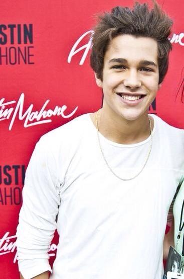 returntojoe's tweet image. words can't even describe how happy he makes me. #voteaustinmahone