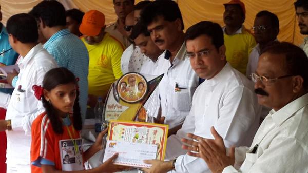 DigheKedar's tweet photo. शिव सेना शहर प्रमुख वामन म्हात्रे आयोजित बदलापुर वर्षा मारोथोन 2014. http://t.co/pDVWpRJ755
