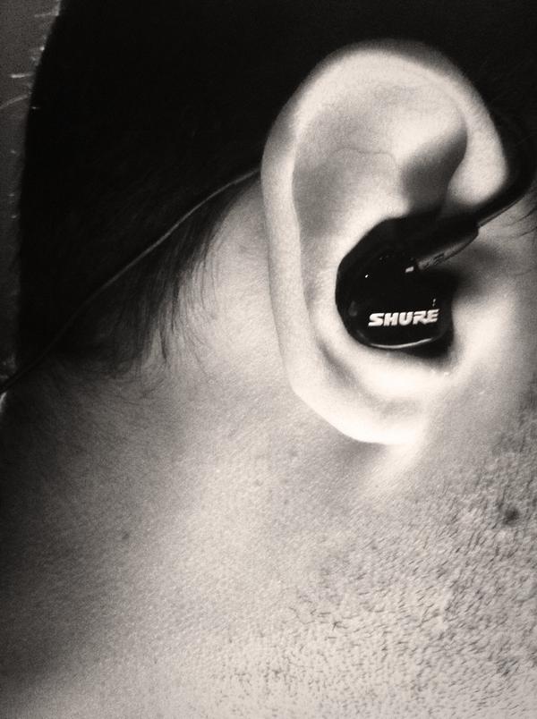 RobbyDeSa's tweet photo. @shureinc Rocking these bad boys on the Tina Arena "Reset" tour of Australia. http://t.co/el0NukBD5F