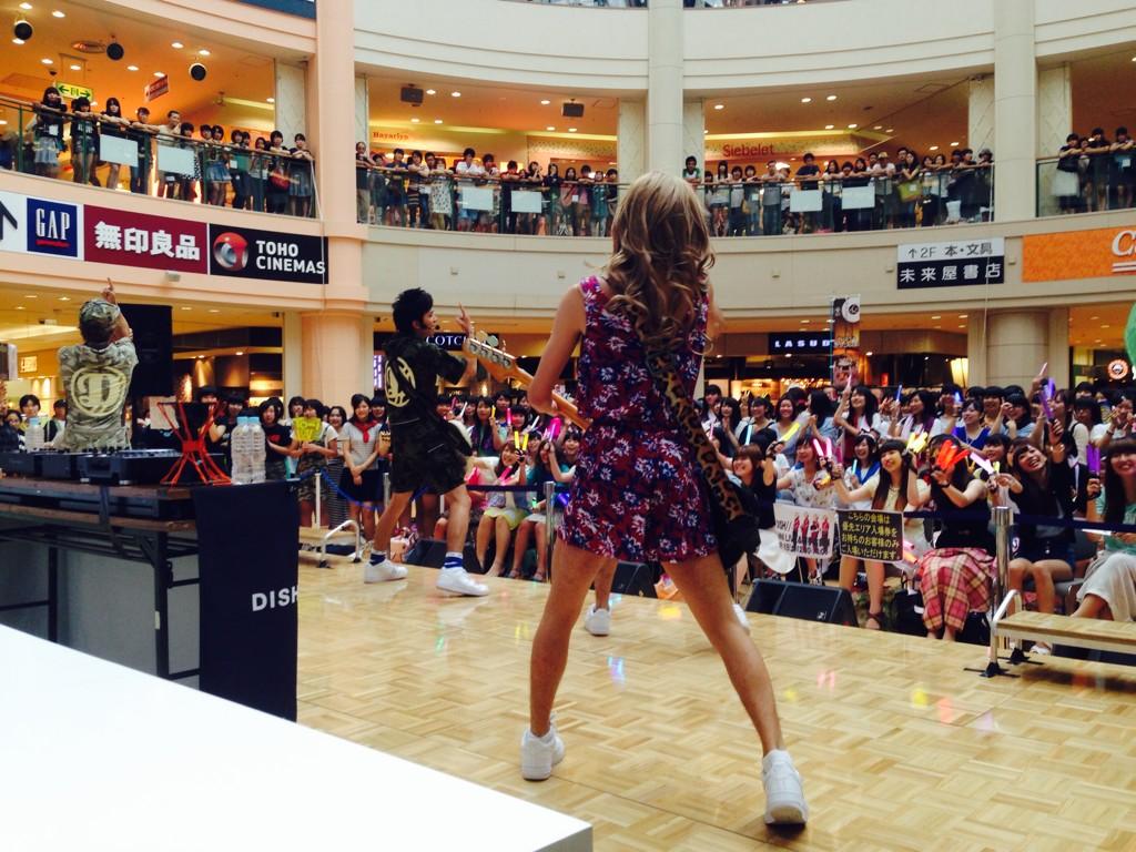 Dish Official على تويتر 秋田 ものすごい盛り上がり Http T Co Qbibnmdnlc