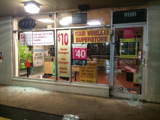 黒人少年射殺 マイケル ブラウンさんが殺されたアメリカ ファーガソンで暴動再燃 ハフポスト News