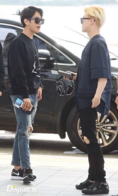 __maonyeol__'s tweet photo. えくそは膝小僧を見せるのが流行り？ http://t.co/gidMveLG3D