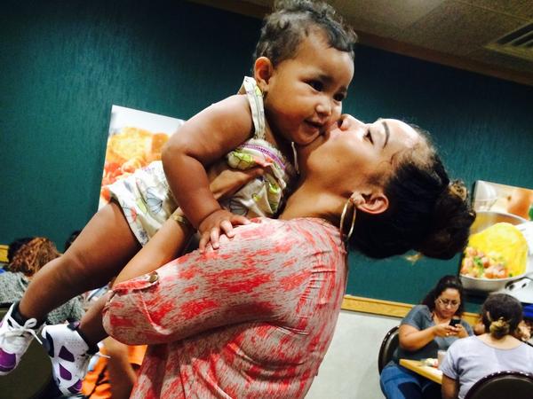 carolwscosme's tweet image. Aunty RoRo loves you so much mamas 😘 ima gunna missss yoou #FirstNiece #SoInLoveWithHer