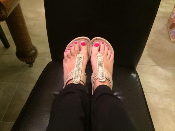 jamieleemahar's tweet photo. Thanks for the pedi bishhhh 💁 @sgiancolaa http://t.co/dD2PHkFd08
