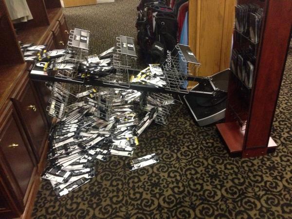 qhprozack's tweet photo. Saturday morning glove fiasco at the Harbour. #qhycc #gloveseverywhere #footjoy #fj http://t.co/09bsKjR0A4