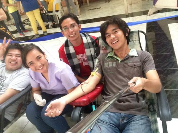 AdnuOsa's tweet photo. Thank you 328 blood donors who proved that it takes a Strong Atenean heart to bleed love! #dugongatenistaheartstrong http://t.co/A6306L988J