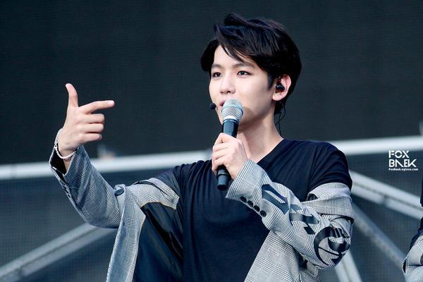 exofancafe's tweet photo. [HQ] 140815 Baekhyun @ SMTOWN (cr:FoxBaek)
http://t.co/1cAwyl6l5N
http://t.co/1GBC0MX5uO
http://t.co/FH1cOULH1H http://t.co/WYTxAzHMuq