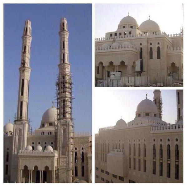 Dhmeer_Al8anon's tweet photo. #مسجد_الشيخ_خليفة_بالقدس .. شتان بين من يخدم المسلمين شرقاً وغرباً وبين من يبني المستوطنات للصهاينة في أراضي العرب . http://t.co/Vb2YQ2oBrU