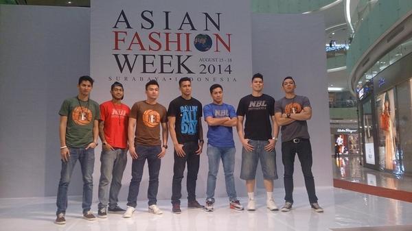 Buat yg di Surabaya, jgn lupa mlm ini pkl 19.00 WIB di Atrium Ciputra World, para pemain bakal show @BAFW14 see you!