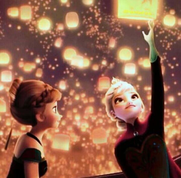 jeha_anais's tweet image. A sister is a little bit of childhood that can never be lost