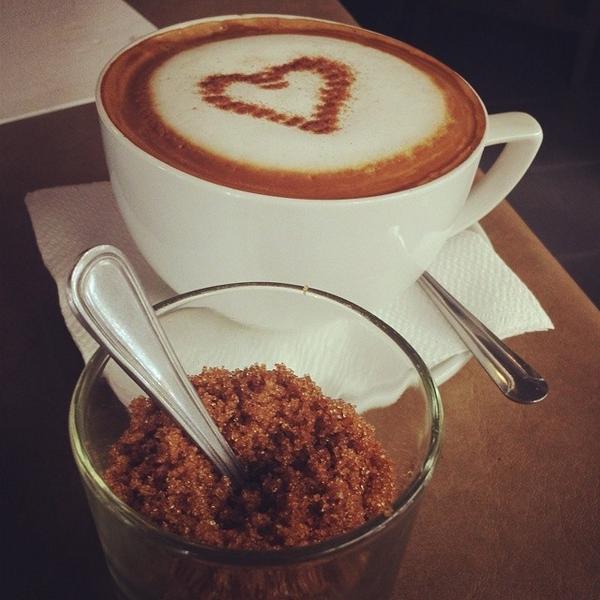 michivous's tweet photo. Back in this little coffee shop! #KaffeCaffe #studyweekends http://t.co/jYCcnQAZbC http://t.co/v5C89K0ZS8