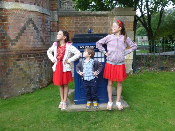 richardci's tweet photo. #matildapose
Rebecca, James and Emily posing! http://t.co/o0A6NlzVW1