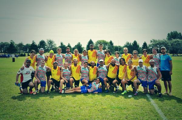 SeleccioCaTouch's tweet photo. Fotos amb alguns dels nostres rivals al #etc2014 #swansea14 #touchrugby @NL_Touch @TouchItalia @EnglandTouch http://t.co/qgz62lHdjL