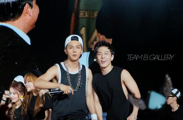 iKON SINGAPORE on Twitter: ""@teambfags: Handsome Donghyuk n Mino, From Team  B Gallery http://t.co/rXrVQDdtrz"" / Twitter