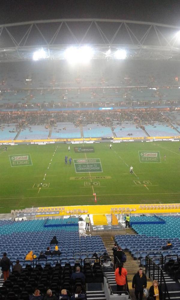 John_Day_'s tweet image. It's hosing down now at the Olympic Stadium. Terrible conditions. Perfect for the ABs forwards. #SmashEmBro