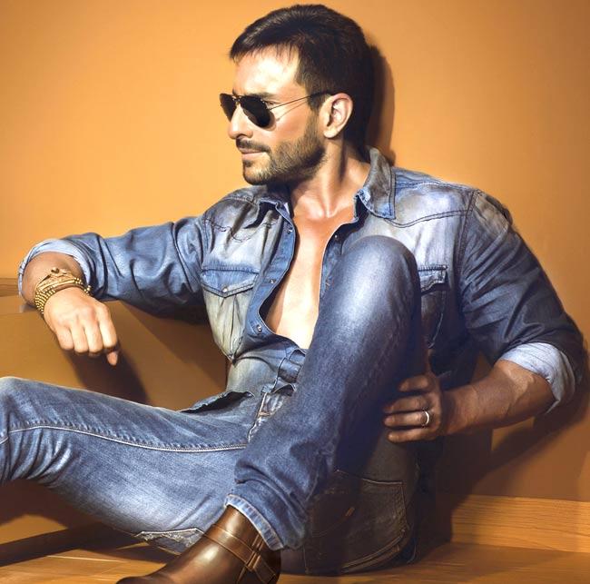 A very Happy Birthday to the very dapper Nawab Saif Ali Khan :) 