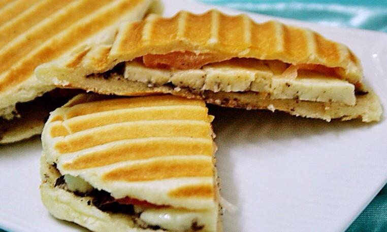 هبة بخريبة Twitterren من يسأل عن سعرات الحلوم قطعة مربعة من جبنة الحلوم قليلة الدسم 65 سعرة حرارية ساندويتش الحلوم والطماطم Love Http T Co Syxmbgghij