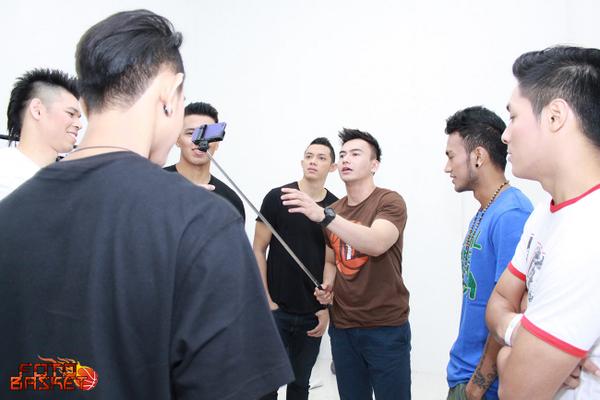 Pada sibuk nih keknya..