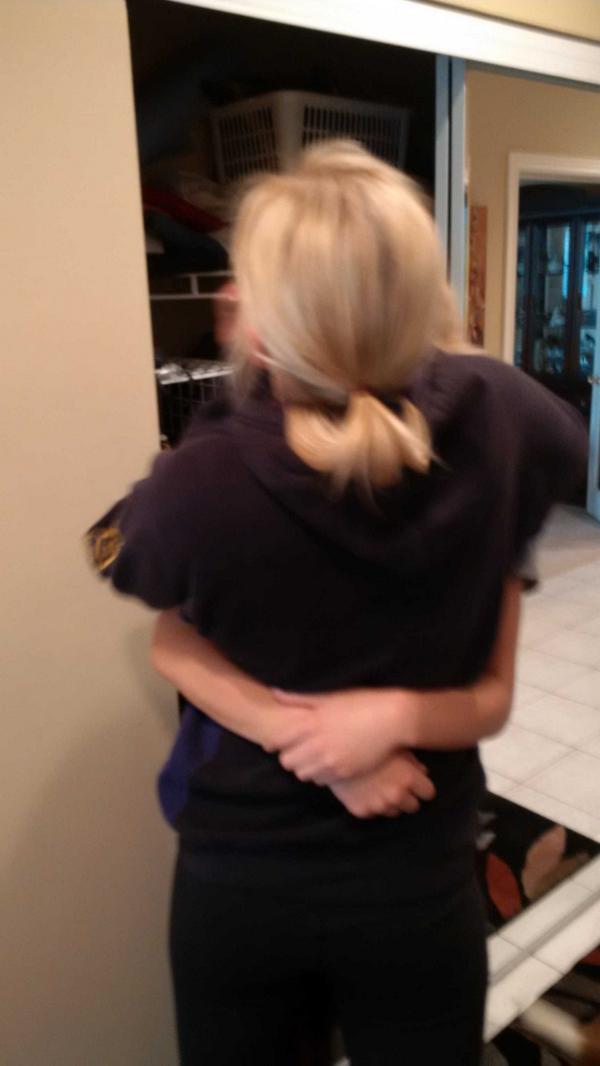 RBidulka's tweet photo. Off to Mankato. #sisterhugs #twinseparation http://t.co/KHDXqFoB69