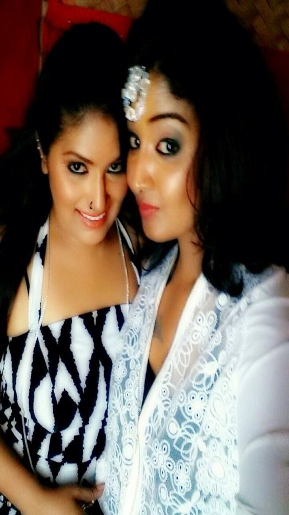 shalininalin's tweet photo. With my darling http://t.co/0Kxh1djm8e