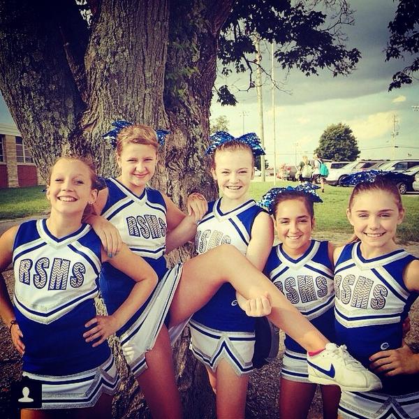 FullForceKy's tweet image. Our Sr. Black Ops cheering for their middle school team!
