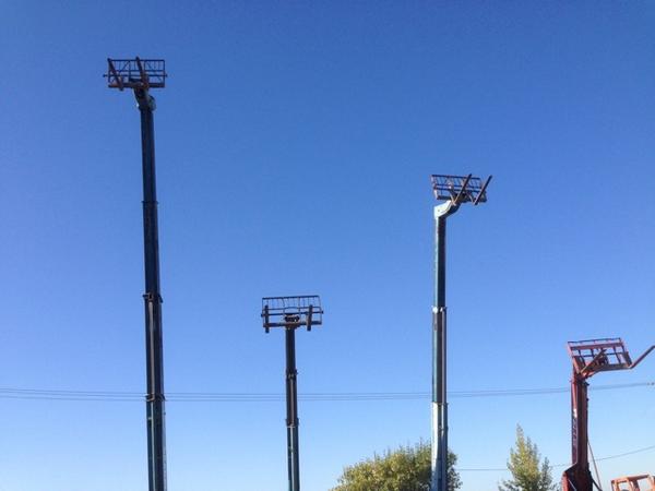 ranchomilagro's tweet photo. How many Gradalls telehanders do you need today? @Huismanauction #sky http://t.co/A202MtPFQO