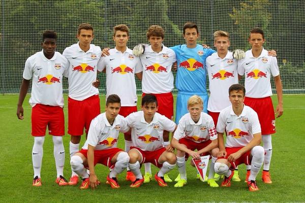 RedBullSalzburg's tweet photo. Unsere U16-Mannschaft siegt im Finale der 6.Auflage der #NGT2014 gegen Bayern München mit 1:0 (1:0). #bulle12 http://t.co/9Ez70FqADv
