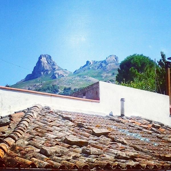 salvatore_sofia's tweet photo. Dai tetti alla Rocca, dialoghi #voliirraggiungibili #ariadaRocca #NovaradiSicilia #followsofia foto-viaggi a punt... http://t.co/wAsVPCSa9S