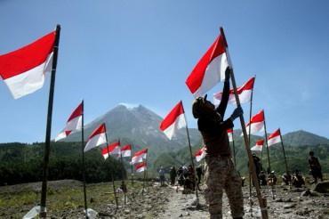 jalanbhakti's tweet photo. Besok silahkan bergabung utk acara pemasangan #1000bendera bersama @seribucita http://t.co/dowztJNWyd