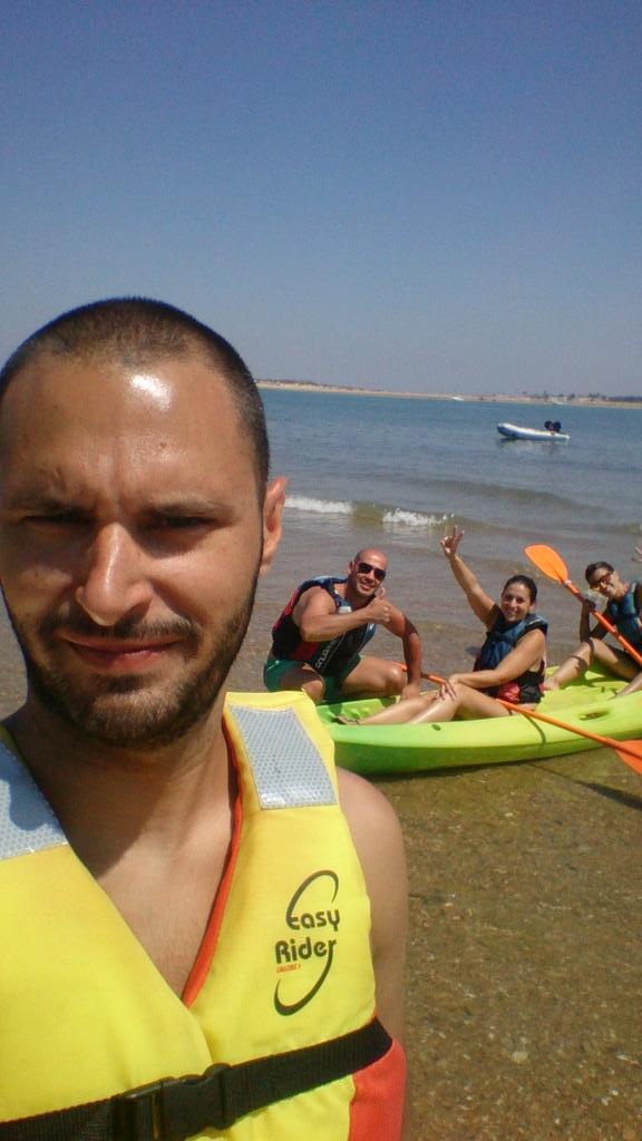 erdavi21's tweet photo. Ratito de kayak en cadiz con @alexcantero6 @Isa_Benjumea y #silvi http://t.co/6t7TRNmTri