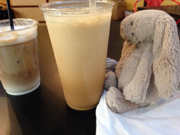 littlerabbitLDN's tweet photo. Gee... Everything is bigger in this country. American #icedcoffee...bathtub? No! http://t.co/PFbheexCuX