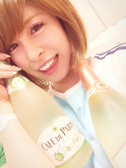 つかれたーん(눈_눈) 写メ全く関係ないけど、 こないだの女子家飲みのとき♡ しゃんぱーんんん！ http://t.co/uinE9vhnoD