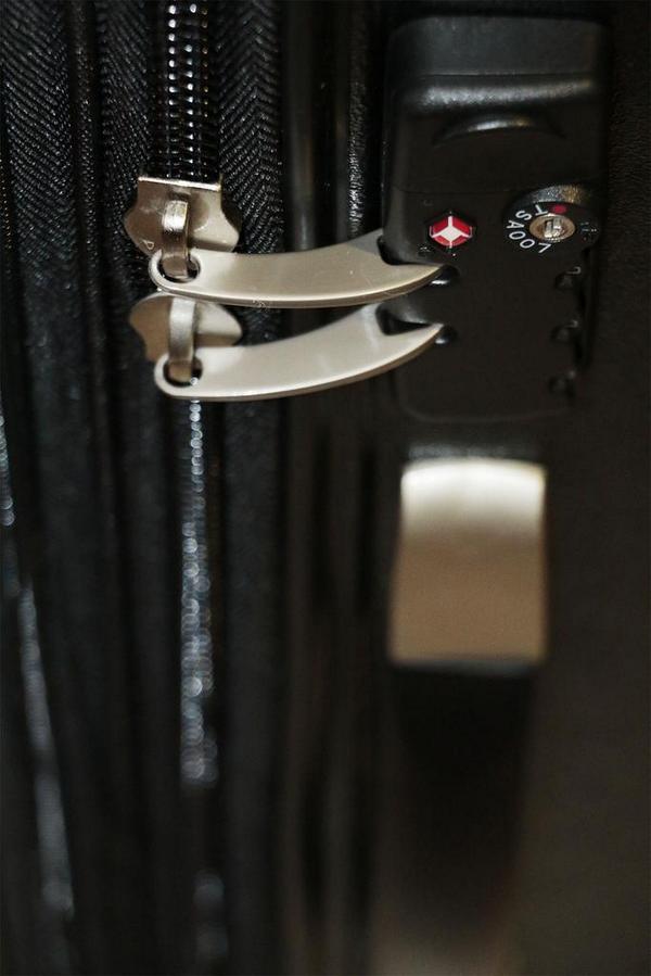 MikeChandlerMMA's tweet photo. Amazing product! RT @KONASco: #investors #VentureCapital #travel @MikeChandlerMMA and of course TSA zipper locks! http://t.co/z9ZtY9ndUR
