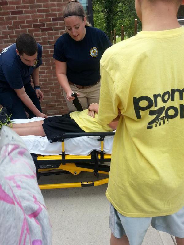 jasminprozone14's tweet photo. Great to see hOw much they loved learning about the emt's!!! http://t.co/HR6TRkprPf