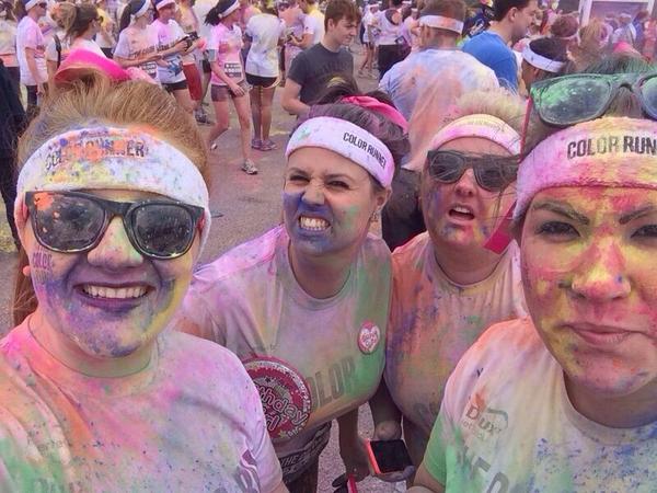 ttwinkletoes's tweet photo. Such a good day doing the #colourrun #signmeupfornextyear http://t.co/1DzA694DL5