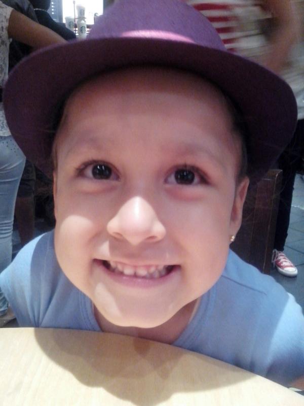 GCdRobles's tweet photo. @SabadazoOficial #LaFotoPalFace http://t.co/Q0skJBFYtM