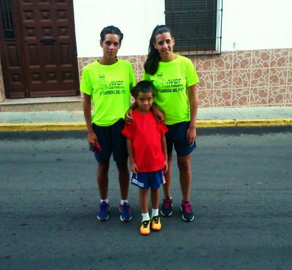 AnaRivero10's tweet photo. Preparando la carrera del pisto con @MariaRivero08 y el peque!! http://t.co/NeFFhBcoFO