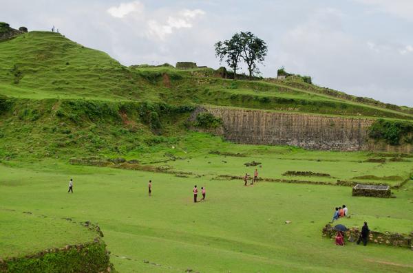 monozyg's tweet photo. @ESPNcricinfo How about this place for playing cricket ? #NagaraFort #Shimoga http://t.co/ECqdUb75X0