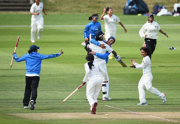 ajarrodkimber's tweet photo. This from when the indian women won is awesome. Almost as good as  Mithali cover drive. http://t.co/z1TrEO40Q6