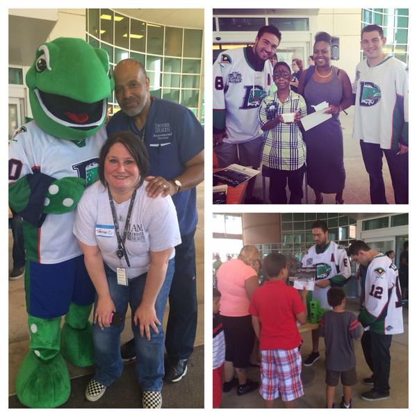 DEN_Cutthroats's tweet photo. It's time to go back to school &amp; the Cutthroats are @DenverHealthMed helping students get ready for the classroom! http://t.co/vpmoN4uXb6