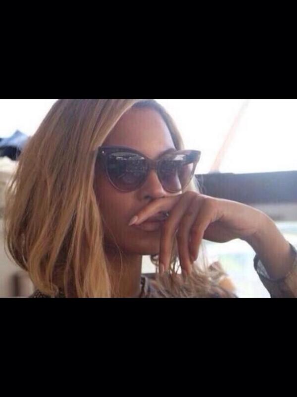 SublimeSwift13's tweet photo. Swifties watching Taylor's twitter/IG like
#TaylorDoTheIceBucketChallenge http://t.co/sfFZxpMCpe