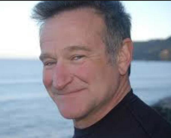 Pray4Perry's tweet image. Lord, comfort Robin's family. Let them feel your presence on their ♥s that they might look to u #RIPRobinWilliams
