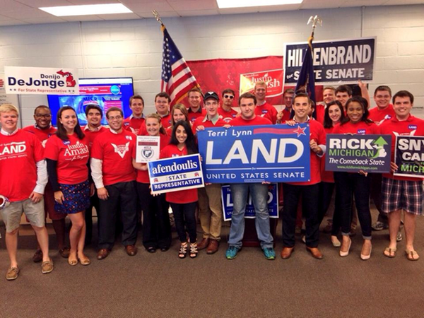 Best political pic of the day! Flags, CR's, yard signs. Does it get any better? #JoinMiTeam