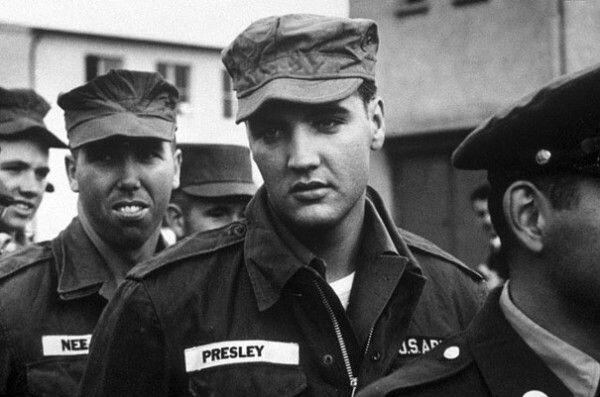 FotosMemorables's tweet image. Elvis Presley en el ejercito estadounidense, 1958.