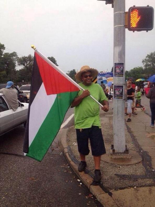 Palestinian flag waving in Ferguson - The Jews did the riots?