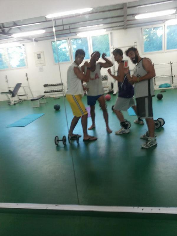 RitualRiz's tweet photo. Do you even lift, bro!? #workout #micamollo @Realpaoloz @RealDeHulio33 http://t.co/tUCvMhMILi