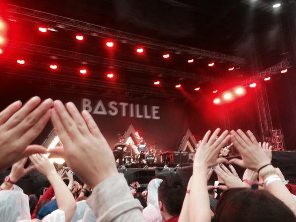 schmonavllnt's tweet photo. Lieblingsband 💕 #Frequency2014 http://t.co/N8d2KKpUkF