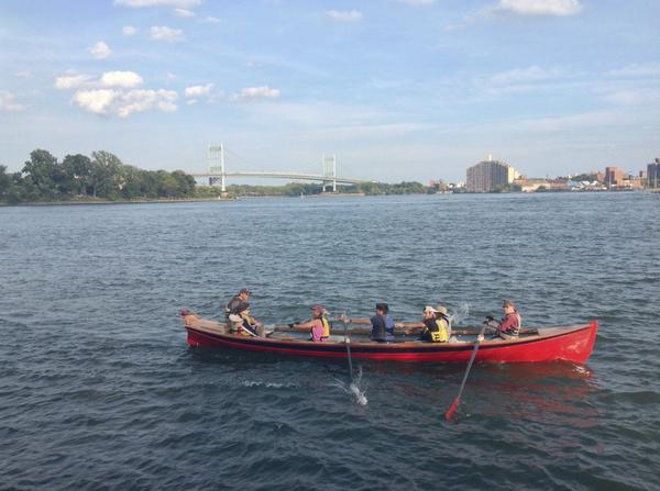 charles_leroy's tweet photo. #eastrivercrew on their Saturday evening row along #eastriver #uppereastside #nyc #ipodography http://t.co/2OZ7bjKKkQ http://t.co/Tw4meRcHkq